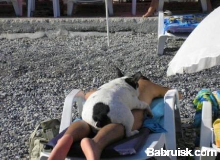 трахает на пляже