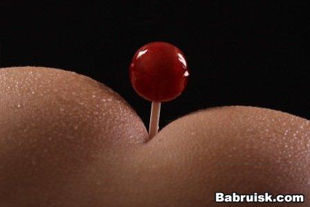 в жопе