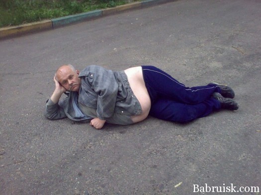 пьяный на дороге
